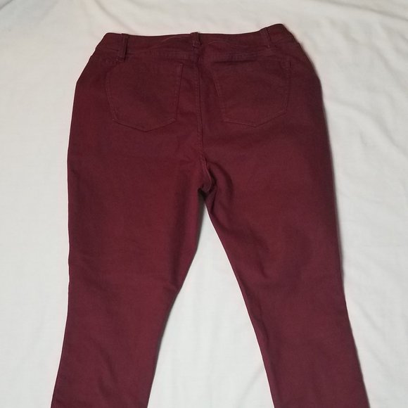 Lane Bryant Sz. 14 L 28 in. Cranberry Denim Crop - Picture 6 of 7
